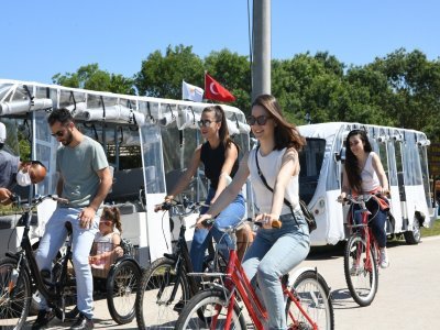 CENNETTE ELEKRİKLİ ARAÇLA GEZİNTİ 