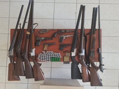 EV, EV DEĞİL SANKİ CEPHANELİK 