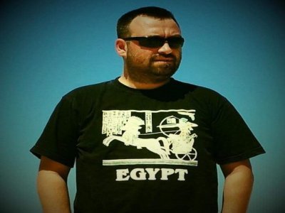 EVİNDE ÖLÜ BULUNDU