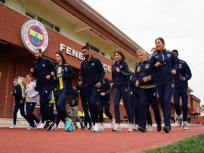 Fenerbahçe’den kadına destek 