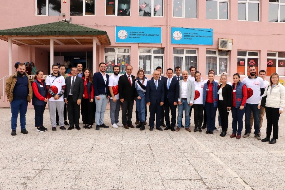 İhtiyaç sahibi 111 öğrenciye hediye paketi&nbsp;