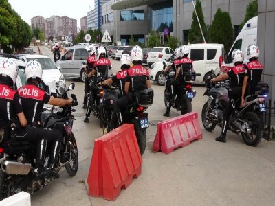 İŞÇİLERİN ALACAK KAVGASI 4 YARALI