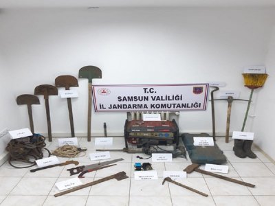 İZİNSİZ KAZI YAPANLAR GÖZALTINDA