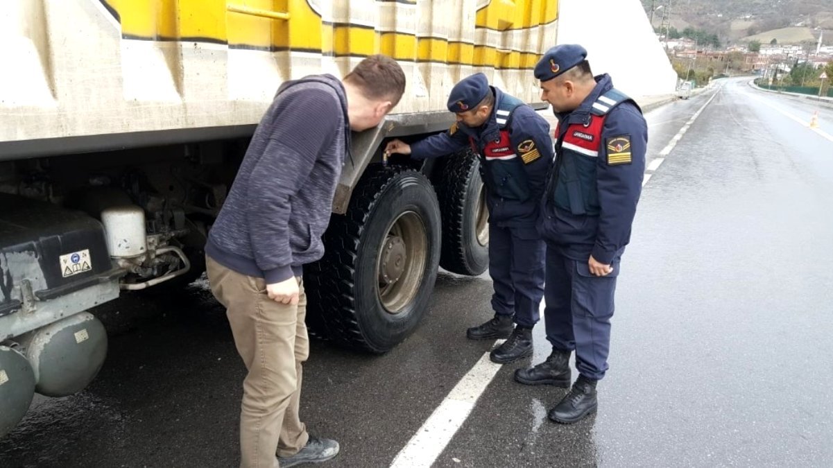 Jandarmadan kış lastiği denetimi