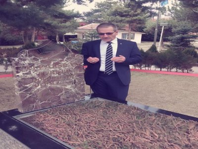 KAMBER, BAŞBUĞU  RAHMETLE ANIYORUZ