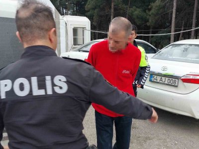 KAVAK'TA KARISINI BIÇAKLAYAN KOCA TUTUKLANDI