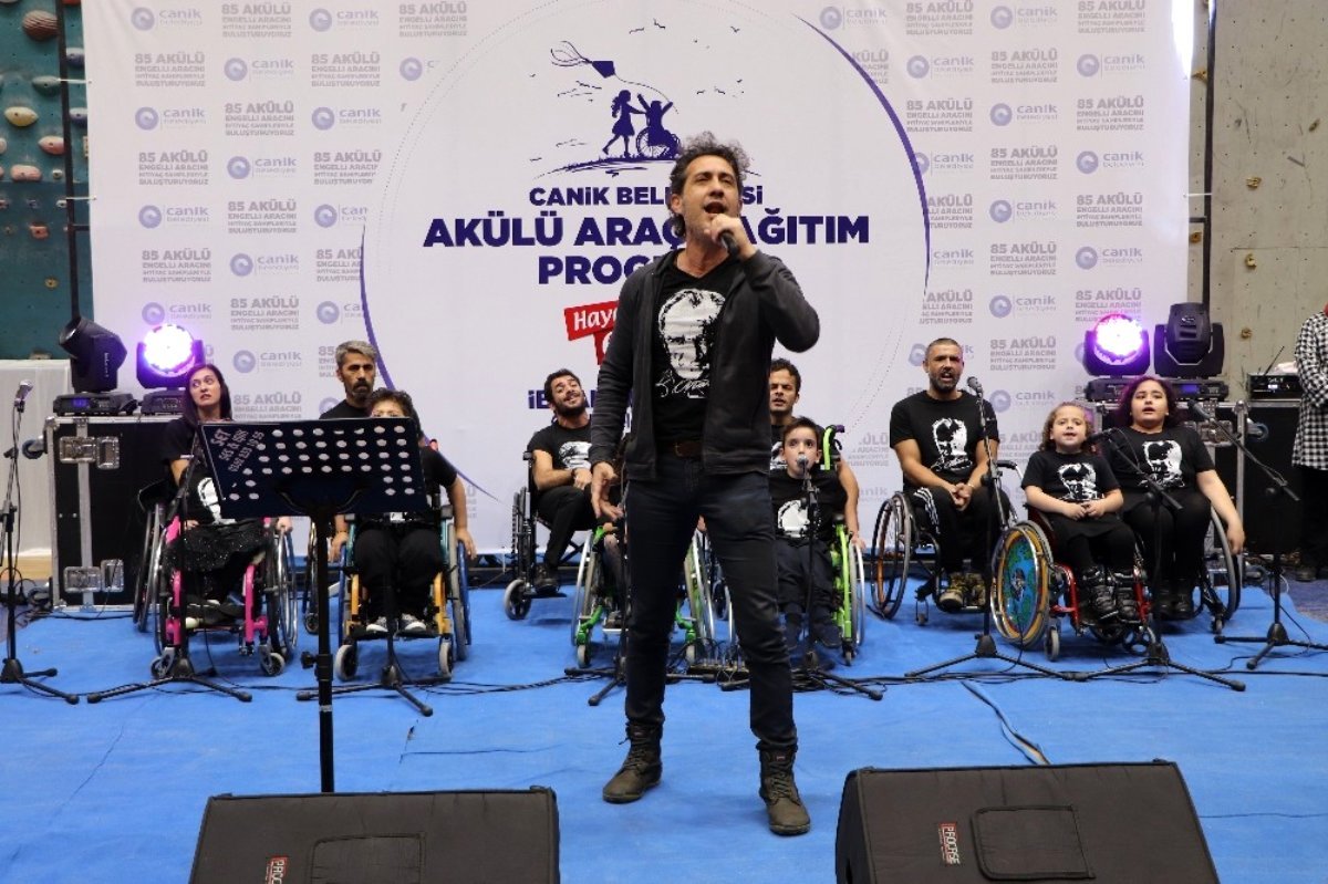 Engelliler 'Vatan Marşı'nı söyledi