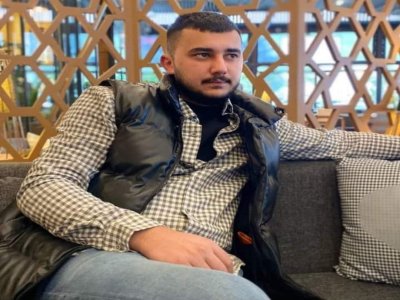 Kız arkadaşının yanında kendini vurdu
