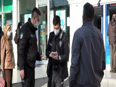 KORONA TEMASLISI BANKADA YAKALANDI