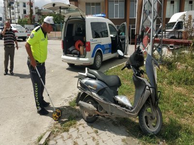 MOTOSİKLET İLE OTOMOBİL ÇARPIŞTI 1 YARALI