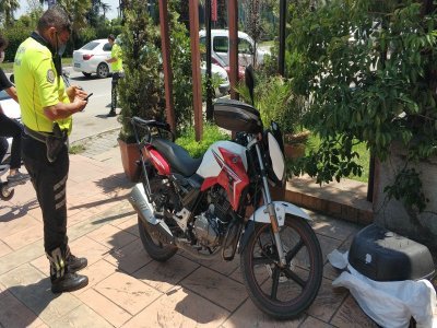 MOTOSİKLET İLE OTOMOBİL ÇARPIŞTI