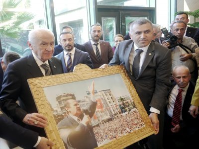 MUCUR'DAN BAHÇELİ'YE EN ANLAMLI HEDİYE