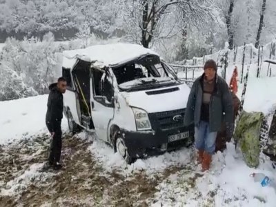 ÖĞRENCİ SERVİSİ KAZA YAPTI 1 ÖLÜ 7 YARALI
