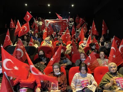 ÖĞRENCİLER, GÖZYAŞLARI İLE İZLEDİLER