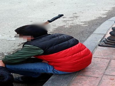 ÖNCE BIÇAKLANDI SONRA UYUŞTURUCU İLE YAKALANDI