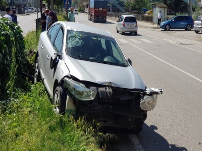 OTOMOBİL BİSİKLETLİYE ÇARPTI