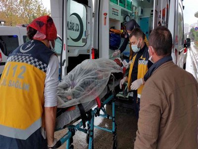 OTOMOBİL DUVARA ÇARPTI