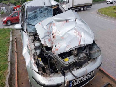 Otomobil kamyona çarptı: 1 yaralı