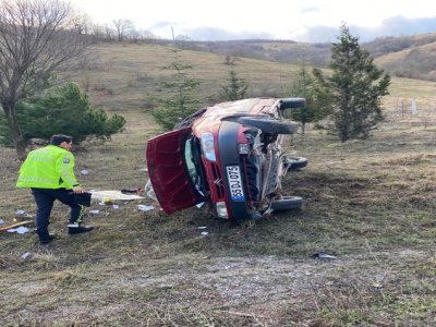 OTOMOBİL KAVAK'TA TAKLA ATTI