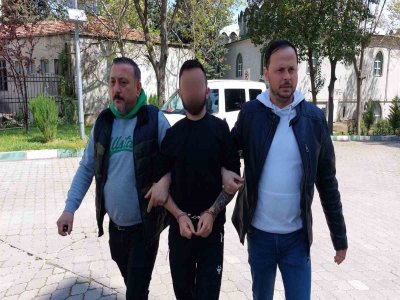 Otomobile silahlı saldırı 