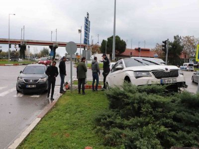 OTOMOBİL REFÜJE ÇIKTI