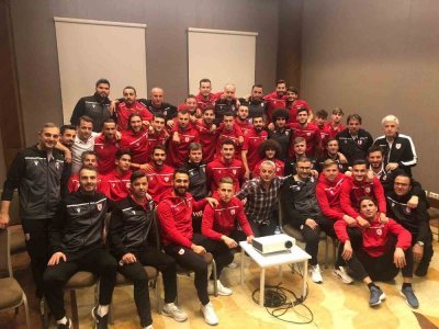 OYUNCULARIN SÖZLERİNİ TUTTULAR
