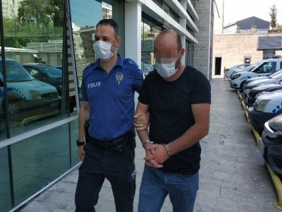 POLİSİN AYAĞINDAN ARABAYLA GEÇTİ