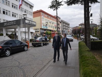REKTÖR ÜNAL, İLÇELERİ GEZDİ