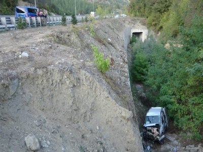 SAMSUN KAVAK YOLUNDA KAZA 2 YARALI