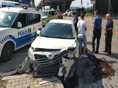 SAMSUN'DA KAVŞAK KAZASI 2 YARALI
