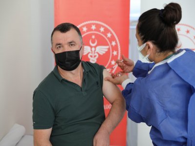 SAMSUN'DA SANAYİ ÇALIŞANLARI AŞILANIYOR