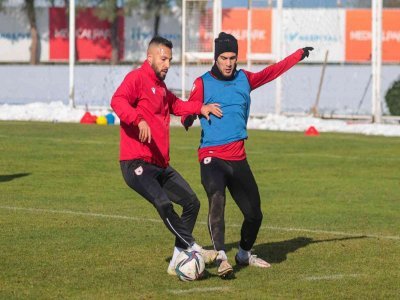 SAMSUNSPOR, TUZLASPOR ÖNÜNDE