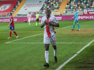SAMSUNSPOR'UN GOLCÜSÜ TOMANE