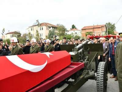 Şehidimizi vatan toprağına verdik