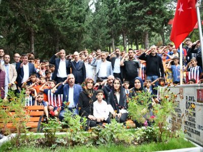 Şehitlerin sayesinde yaşıyoruz