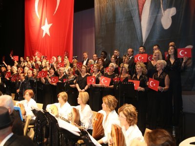  Sevdiği şarkılarla anıldı