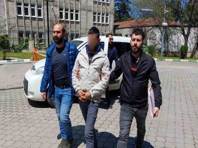 Tartıştığı genci sırtından bıçakladı