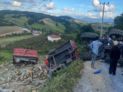 TOMRUK YÜKLÜ TRAKTÖR DEVRİLDİ 2 YARALI