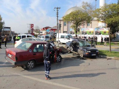ÜÇ OTOMOBİL BİRBİRİNE GİRDİ 1 ÖLÜ