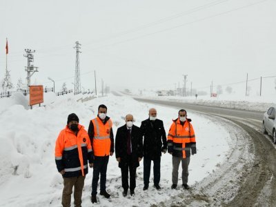 VALİ , KAVAK'TA YOLU DENETLEDİ