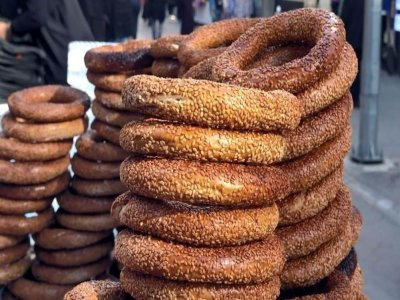 VALİ, SİMİTE EL KOYDU