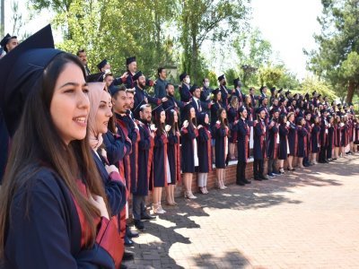 VETERİNER FAKÜLTESİNDE MEZUNUYET SEVİNCİ