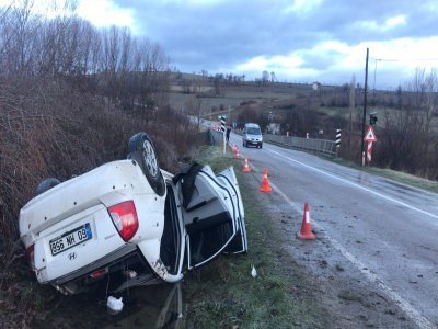 VEZİRKÖPRÜ’DE KAZA 2 YARALI
