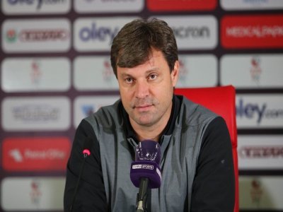 YABANCIYI SAHADA BİR GÖRSEM 