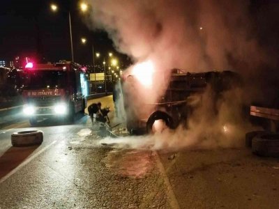 YANAN ARAÇTA Kİ SÜRÜCÜYÜ POLİS KURTARDI