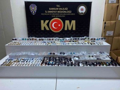 YÜZLERCE KAÇAK MAL ELE GEÇTİ